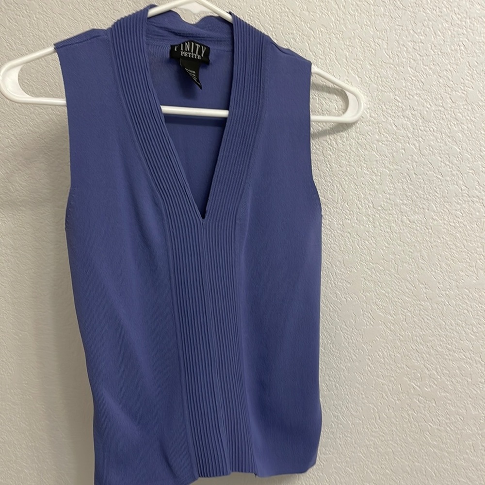 Finite sleeveless blouse